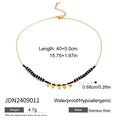 Dimensiones detalladas del collar de acero dorado con cuentas negras y detalles del dije - Estilo de Disco Dorado con Cuentas Negras (JDN2409011)