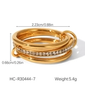 Vue détaillée d'une bague triple épaisseur en acier doré sertie de micro-pavés en zircon - Style Doré Multicouche Serti de Diamants (HC-R30444-7)