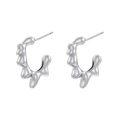 Vista macro de pendientes geométricos de gota con textura de metal plateado pulido - Ángulo Agudo Platino