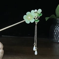 Traditioneller chinesischer Haarstab mit hellgrünen Blütenblättern und Goldquasten - Hellgrüne Blütenblätter Künstliche Perle Goldene Lange Quaste Haarstab (1280)