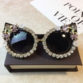 Cat-eye sunglasses with black lenses and floral rhinestone bee decorations - Black Frame / Gold Base White Rhinestone