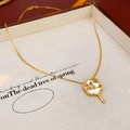 Collana dorata con ciondolo a ventaglio tradizionale con motivi di fiori di prugno - Stile Fiore a Ventaglio Placcato Oro