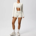Completo sportivo 3 pezzi crema con cardigan con zip, reggiseno e pantaloncini a vita alta - Taglia S / Top E Pantaloni / Set da 3 Pezzi / Avorio chiaro