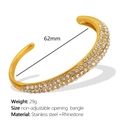 Gouden roestvrijstalen open armband met strass, 62mm binnendiameter en 29g gewicht - Witte Strass Gouden Stijl (SZ152WEG)