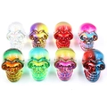 Set mit acht bunten Kristallschädel-Figuren mit Regenbogen-Farbverlauf und Galvanik-Finish - Groß 2-Zoll Farbmischung Zufällige 8er Set