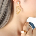 Set orecchini e anello a cuore con conchiglia in stile francese in acciaio al titanio dorato - Oro