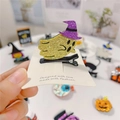 Dettaglio del fermaglio per capelli a fantasma dorato glitterato con cappello viola - Fantasma d'Oro 3D