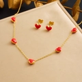 Parure de bijoux en acier inoxydable doré avec collier et boucles d'oreilles cœur rouge - Ensemble de 2 pièces (collier + boucles d'oreilles)