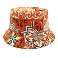 Detail van de boheemse tie-dye bloemenprint en stiksels op de omkeerbare vissershoed - M (56-58cm) / Oranje