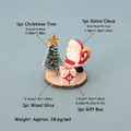 Miniatur Weihnachtsset mit Weihnachtsmann, Christbaum und Geschenk auf Holzsockel - Stil 3 Weihnachtsbaum-Set (Weihnachtsmann + Baum + Geschenkbox + Holzbasis)