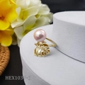 Macro shot of a golden monstera leaf ring featuring a polished pink natural pearl inlay - Pink Pearl Style (HEX1037-6)