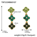 Detalle de pendientes de trébol en acero inoxidable bañados en oro 18k con circonitas - Pendientes de Circonita Verde