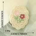 Patch floreale all'uncinetto beige con fiori rosa e rossi, misura 5,9cm x 4,4cm - Fiori Rossi e Rosa Beige