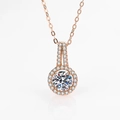 2ct Moissanit Halskette in Roségold mit rundem Anhänger und Pavé-Zirkonia-Besatz - Roségold Anhänger Mit Halskette