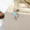 Puce d'oreille nœud en argent avec gemme cœur bleu clair et zircon sur velours beige - Style Coeur Bleu Clair (Unité)