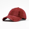 Casquette de baseball en denim délavé rouge foncé avec déchirures de style vintage - Rouge