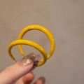 Minimalistische geometrische gelbe Emaille-Ohrstecker in runder Form zur Schau - Polierte gelbe große Kreise (Größe 16 Silber Ohrringpfosten, Gelb, Groß)