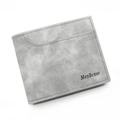 Kurze Herrenbrieftasche aus grauem, mattem Leder mit Kartenfächern und Logo-Prägung - Hellgrau