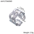 Détail d'une bague tressée en acier inoxydable, largeur 1,2 cm et diamètre 1,8 cm - AJ41270 Entrelacé / Argenté
