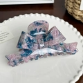 Pinza per capelli a fiocco in acetato marmorizzato rosa e blu su un piatto bianco - 11.4cm / Blu e Viola
