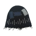 Schwarze Strickmütze mit ausgefransten Rändern und dekorativen Denim-Patchwork-Details - M(54-58cm) / Schwarz
