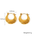 Détail des boucles d'oreilles croissant plaquées or 18K montrant les dimensions et le poids - Style Texture Vague Croissant (HC-E10339)