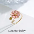 Anillo abierto de margarita en esmalte rosa con detalles dorados y piedras de circón - Abierto Ajustable / Margarita Rosa / Dorado