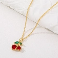 Zoete kersen ketting met rode zirkonia en groene bladeren in gouden afwerking - Ketting / Rode kers