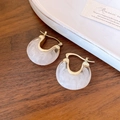 Detail of minimalist marble texture resin earrings with gold plating metal clasps - Ear Buckle - White Mica Texture