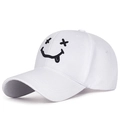 Casquette de baseball blanche avec broderie smiley noire et visière courbée pour extérieur - Réglable / Blanc