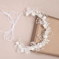 Tocado de novia con perlas artesanales, flores transparentes, hojas plateadas y cintas blancas - 36CM / Plateado