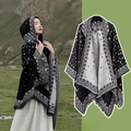 Ethno-Strickponcho mit Kapuze in Schwarz und Grau mit Sternenmuster und Fransen - Farbe 14
