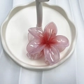 Pinza per capelli a forma di fiore di frangipane rosa traslucido con sfumatura chic - 8cm / Rosso Gelatina
