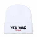 Weiße Strickmütze mit New York Stickerei und EST. 1625 Text im Retro-College-Stil - M(56-58cm) / Weiß