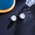Macro di orecchini a corona da 8mm con zirconi tondi trasparenti e base argentata - Bianco 8mm
