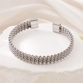 Bracciale rigido aperto in acciaio inossidabile argento con trama a rete su pietra bianca - Argento