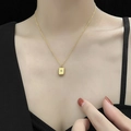 Collana vintage francese in oro con pendente quadrato a stella e piccolo diamante - Oro