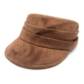 Braune Militärmütze aus Wildlederimitat mit Retro-Flachdach und feinen Faltenakzenten - M (56-58cm) / Khaki