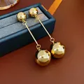 Orecchini a pendolo lunghi dorati con design a doppia sfera metallica lucida - Stile Lungo a Doppia Sfera (Perno in Argento) / Oro