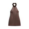Élégante robe licou en satin marron foncé avec bordure en plumes de luxe au décolleté - XS / Brun Foncé