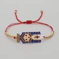Handgeweven kralenarmband met Maagd Maria icoon en gouden kruis op een rood koord - Religieuze Figuur Pixel Badge(MI-B23091802B)
