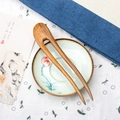 Fourche à cheveux en bois vintage en forme de U avec grain de bois naturel brun - Bois de Pêcher Lisse