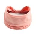 Vista dettagliata della fascia elastica rosa per yoga con design a nodo intrecciato - Blush
