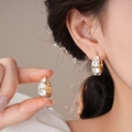 Élégantes boucles d'oreilles créoles dorées avec trois cristaux ronds de luxe en forme C - Style Anneau Incrusté de Trois Pierres (118) / Or