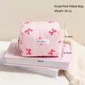 Beauty case trapuntato a quadretti rosa con motivi a fiocco rosso e zip sicura - Rosa (Quadretti con Fiocco)