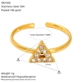 Dettagli dell'anello in acciaio inossidabile placcato oro 18K con zirconi bianchi - Stile Triangolo (SR230G)