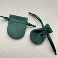 Dark green velvet drawstring jewelry pouches in two sizes on a textured beige surface - 7x8.5cm / Dark Green