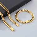Dettaglio di un set collana e bracciale a maglia cubana dorata con chiusure piatte eleganti - Bracciale 20CM / Oro