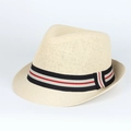 Detailaufnahme der Strohhut-Webart mit schwarz-rot-weiß gestreiftem Band für den Sommer - 58cm (Verstellbar) / Beige