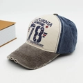 Détail de casquette de baseball tricolore style vintage avec imprimé California 78 usé - Réglable / Bleu marine
